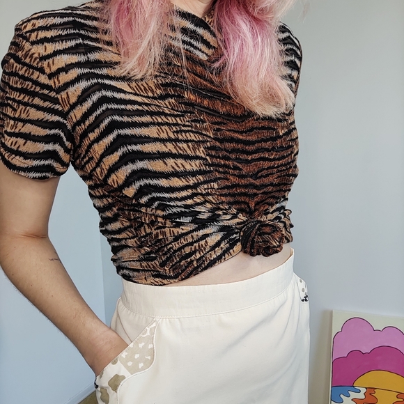 Vintage 80s Skirt (White + Abstract Pocket details) - Picture 2 of 15